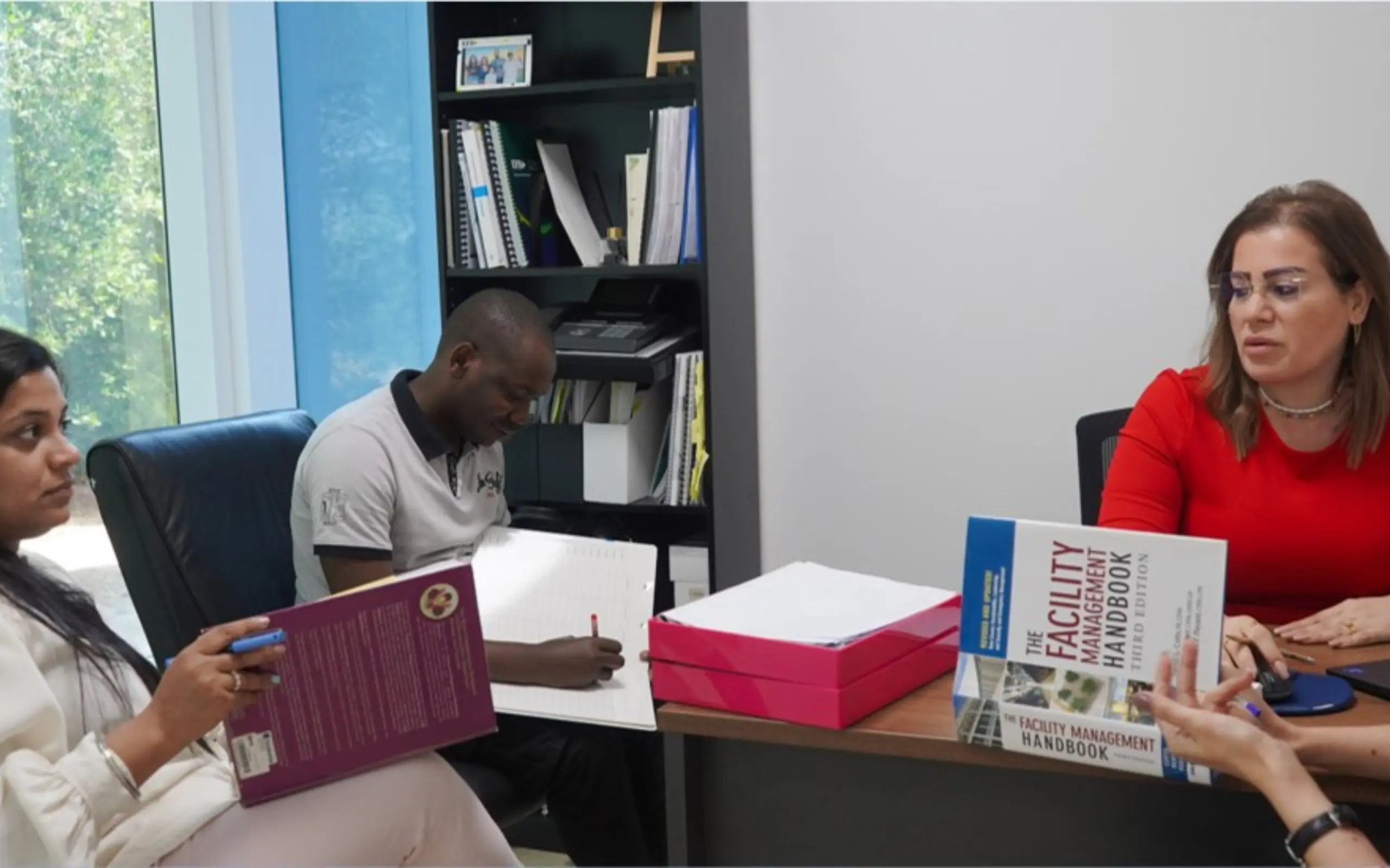 KHDA-issues-a-new-license-to-EFS-centre-of-excellence-for-professional-and-management-development-and-FM-training